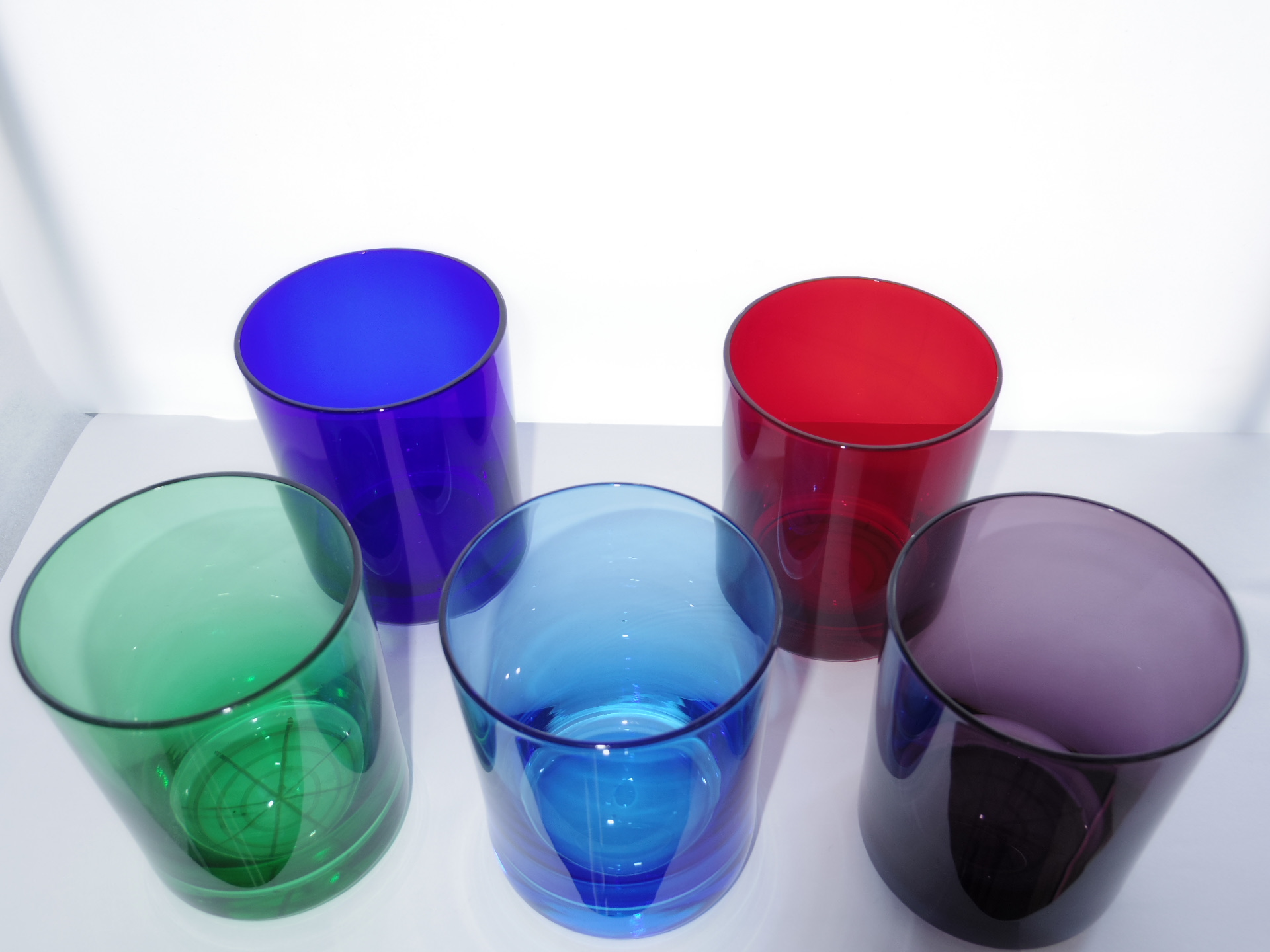 お庭の池を覗き込む子供セット ガラス細工